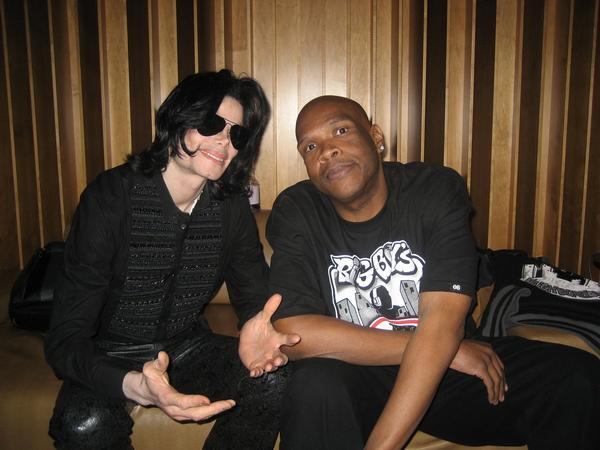 m2-1_0_0_0x0_600x450 Michael Jackson trabajaba en el lanzamiento de dos nuevos discos