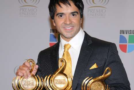 EEUU-MÚSICA Luis Fonsi máximo ganador en los premios Lo Nuestro otros