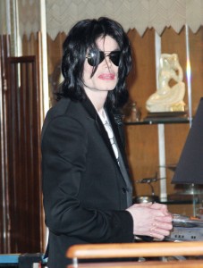Conrad Murray ocultó información a los paramédicos que atendieron a Michael Jackson pop