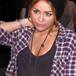 La foto de Miley Cyrus desnuda por la red es falsa