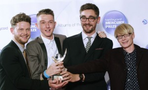 music_alt_j_mercury_prize_trophy Alt J gana el Mercury Prize