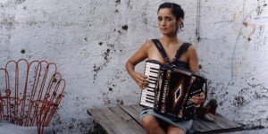 Julieta Venegas se viene para España promocionando “Los Momentos”