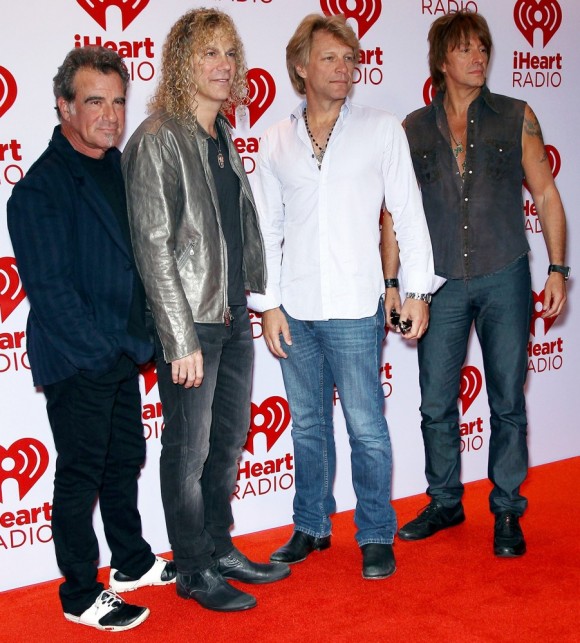 bon-jovi-2012-iheartradio-music-festival-day-1-03