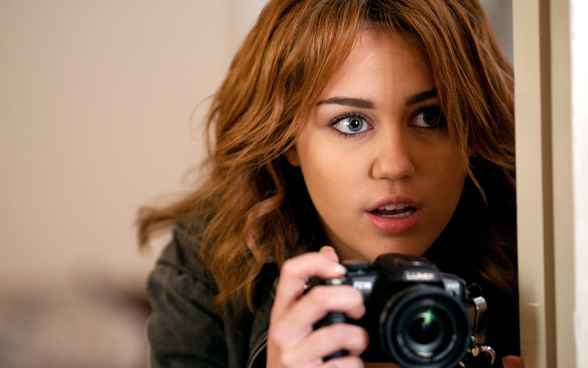 miley_cyrus_in_so_undercover-wide
