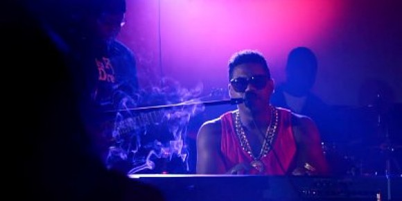 Bobby V estrena video de Back to love