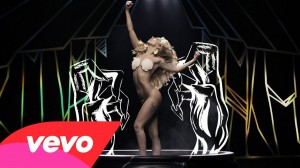 Lady Gaga lanzó el video de “Applause”