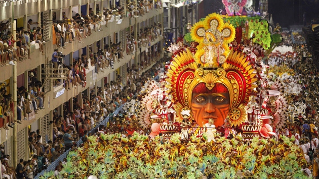 Comparsas comienzan el baile en Río de Janeiro