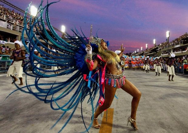 Comparsas comienzan el baile en Río de Janeiro 