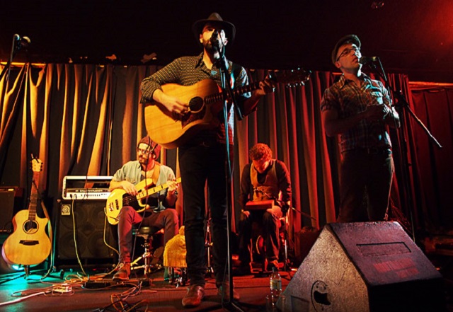 House of Hats presenta “King Of The Average Place”