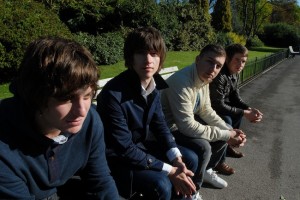 Arctic Monkeys lanzará Snap Out Of It como próximo single